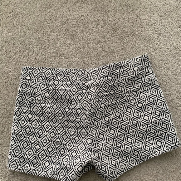 Banana Republic 0 Shorts Black and White Diamonds - Picture 4 of 4